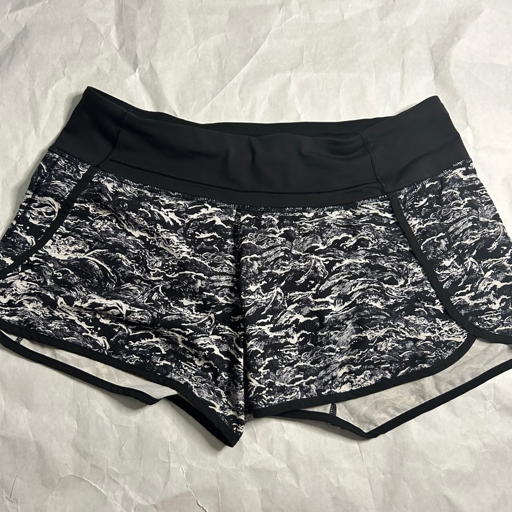 Lululemon Black Speed White Wave Print Running Activewear Athletic Shorts